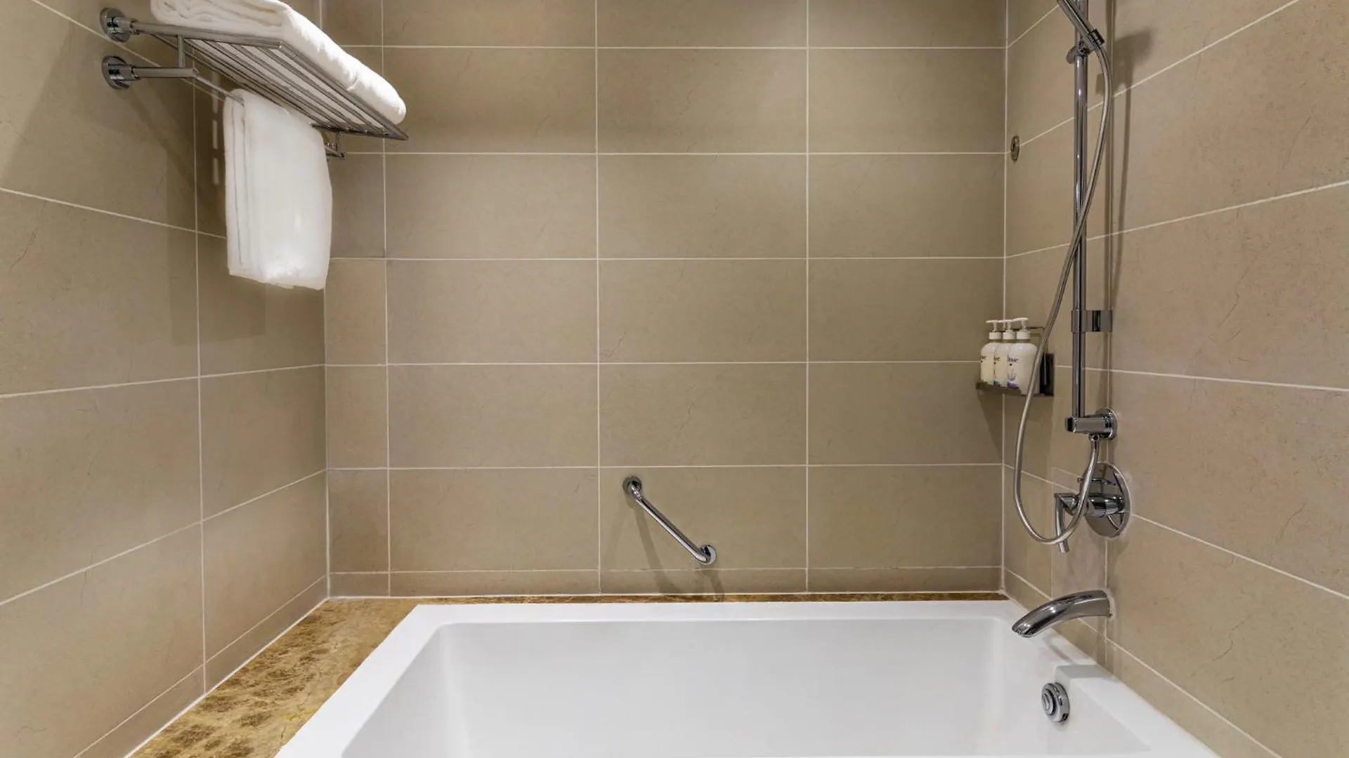 Holiday Inn Cochin By Ihg Kochi 5*,  India
