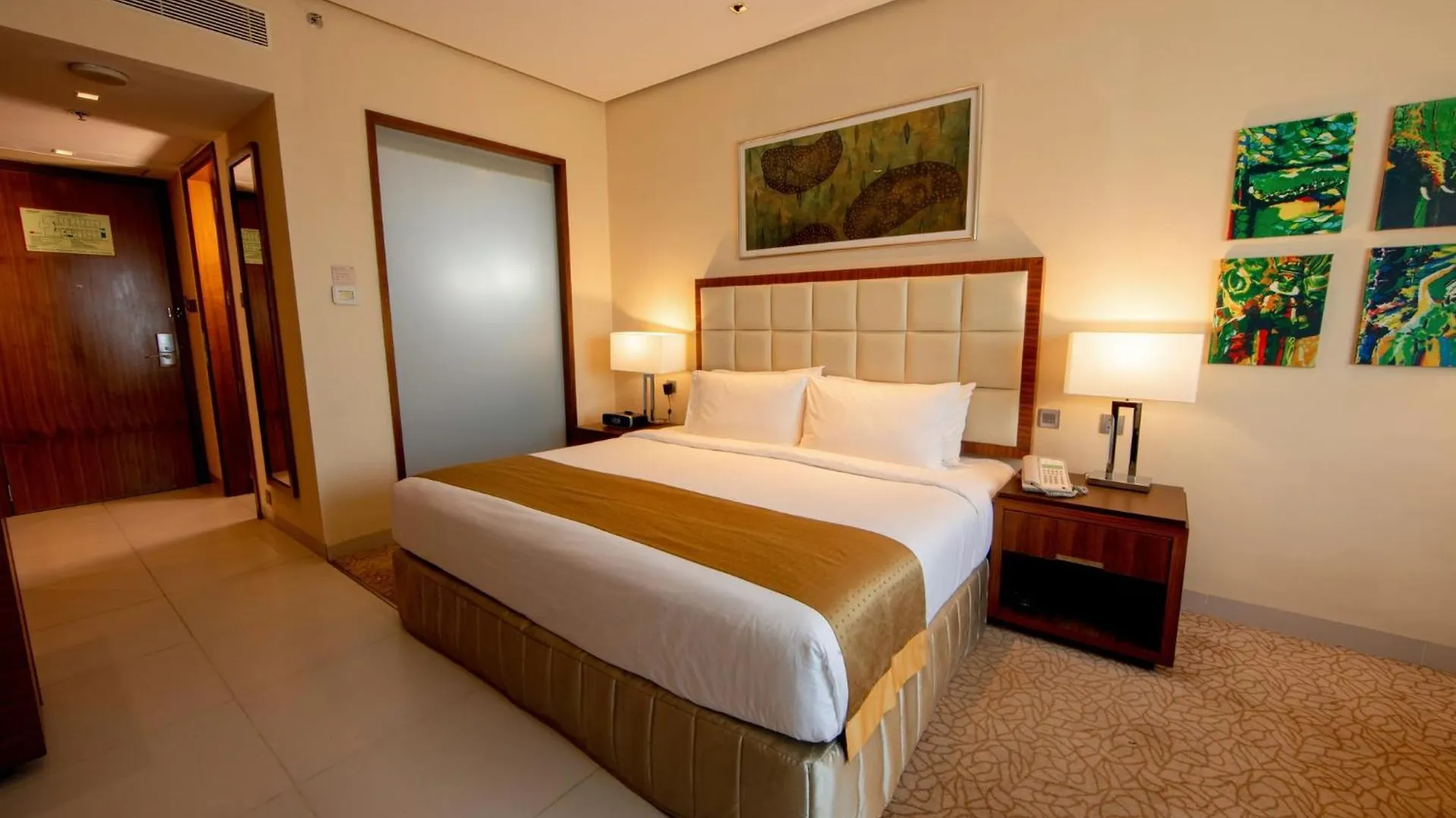 Holiday Inn Cochin By Ihg Kochi Hotel