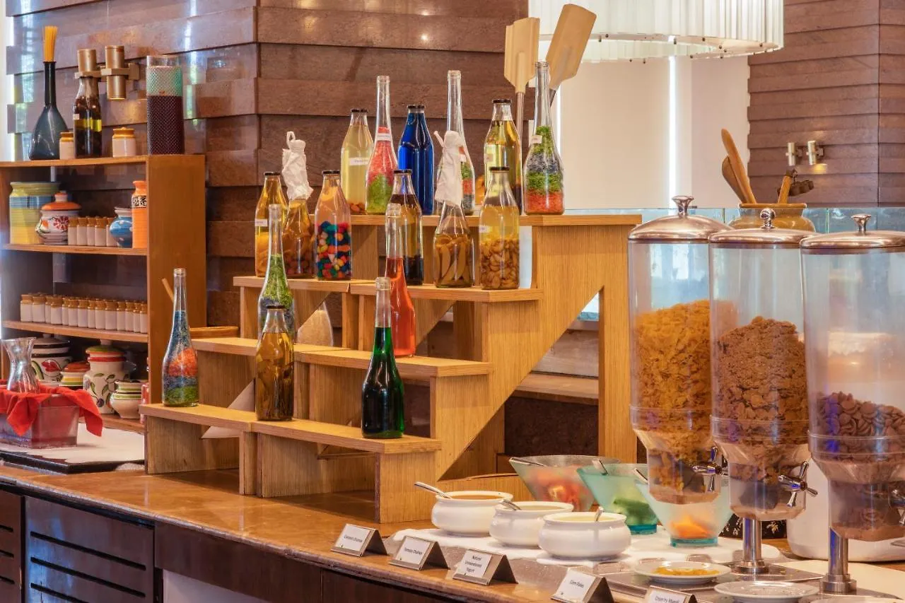 Holiday Inn Cochin By Ihg Kochi Hotel