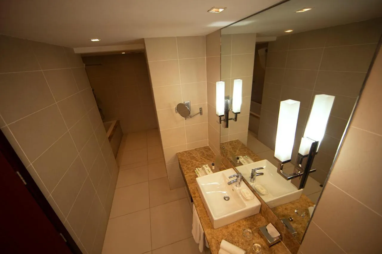 Holiday Inn Cochin By Ihg Kochi Hotel