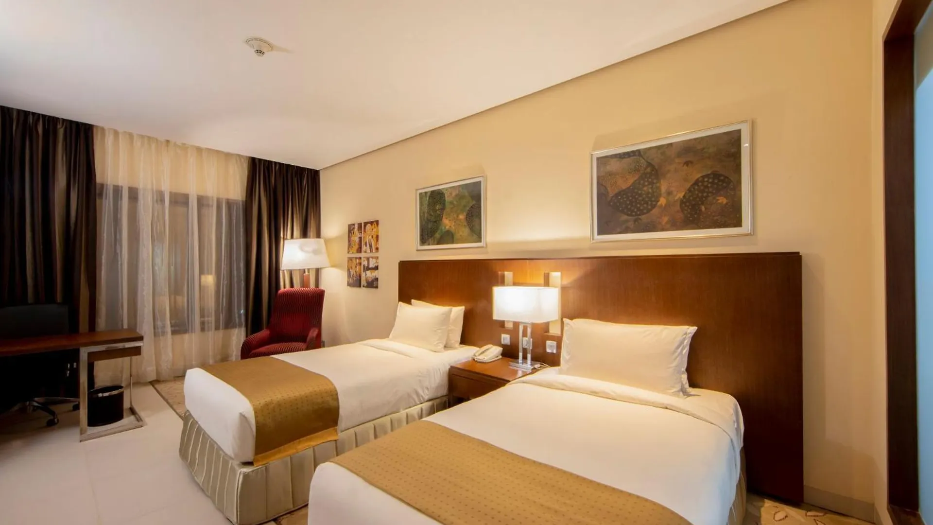 Holiday Inn Cochin By Ihg Kochi Hotel