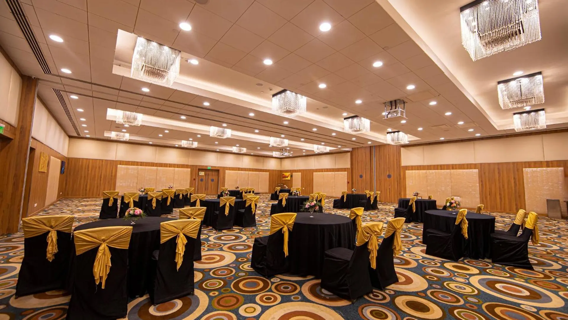 Holiday Inn Cochin By Ihg Kochi 5*,