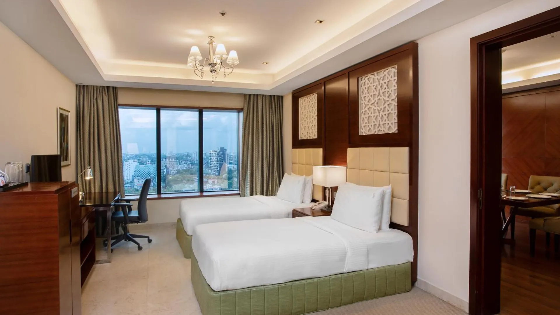 Holiday Inn Cochin By Ihg Kochi Hotel