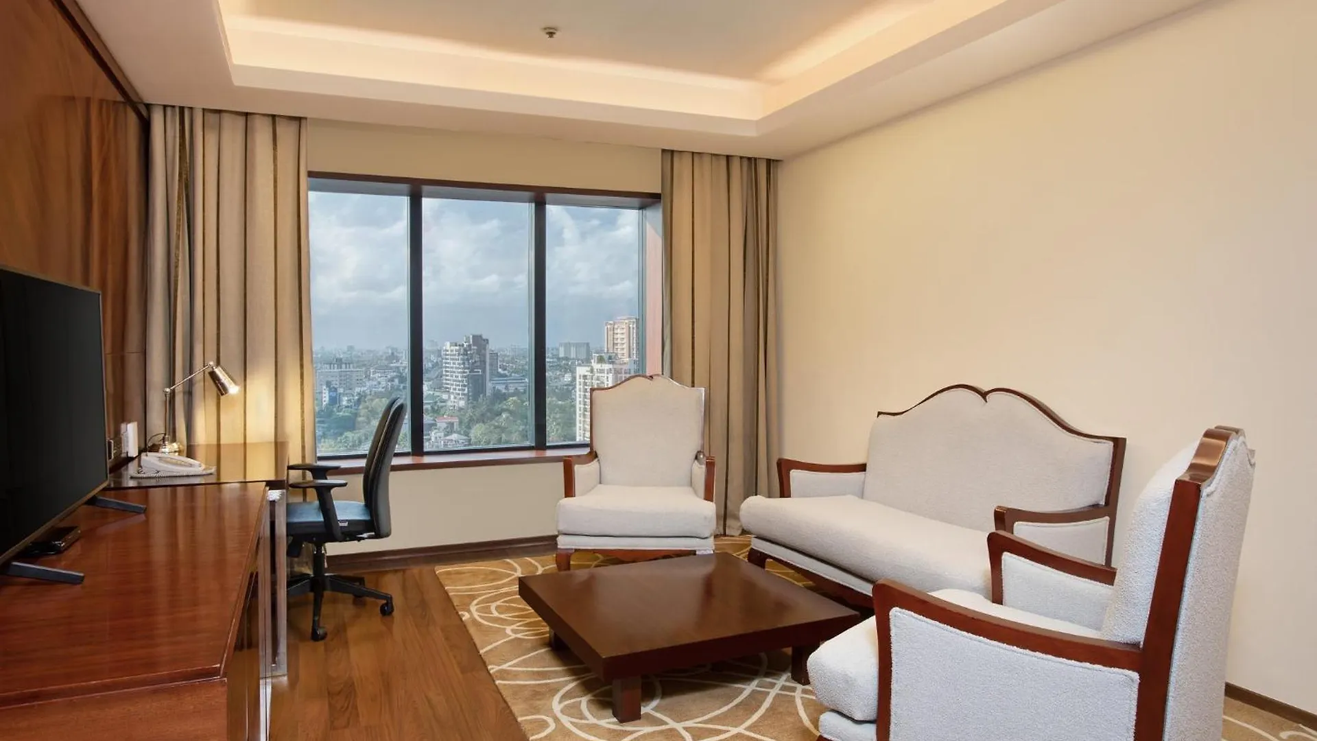 Holiday Inn Cochin By Ihg Kochi Hotel